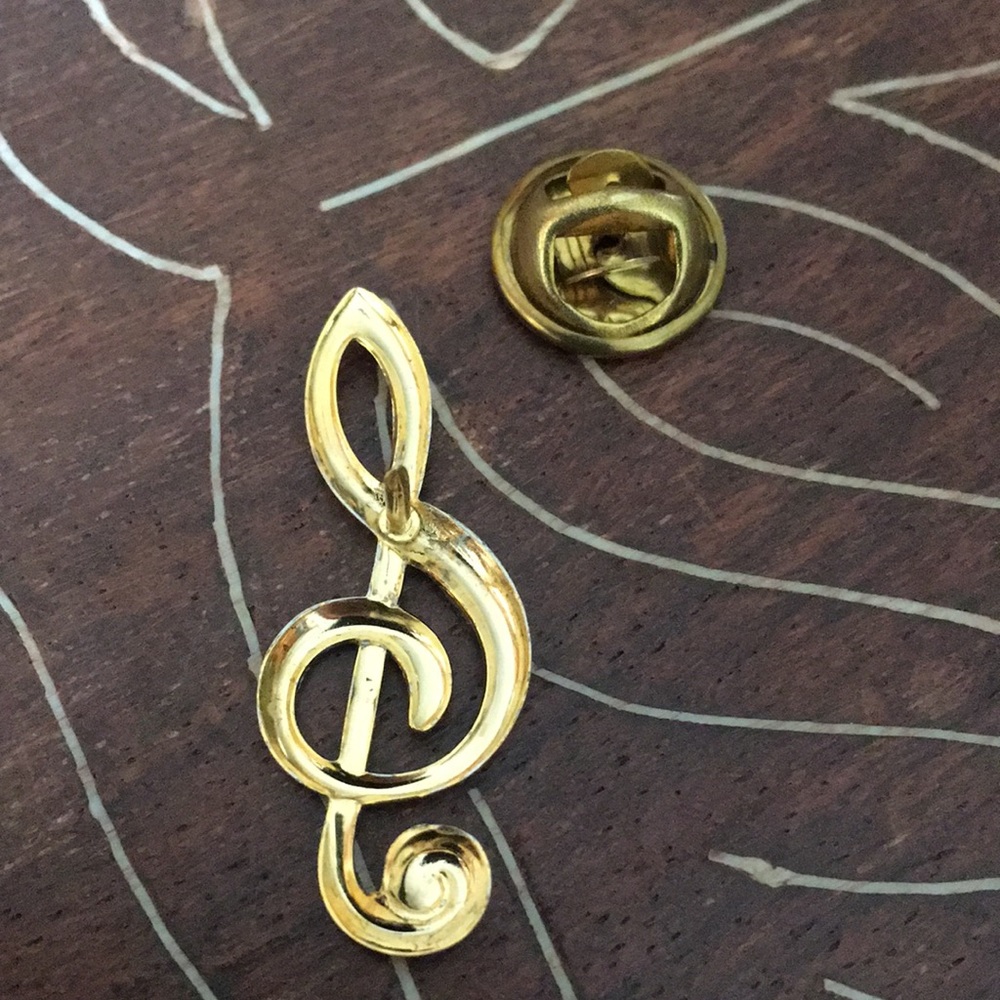 Golden Music Note Pin - Picture 4 of 4